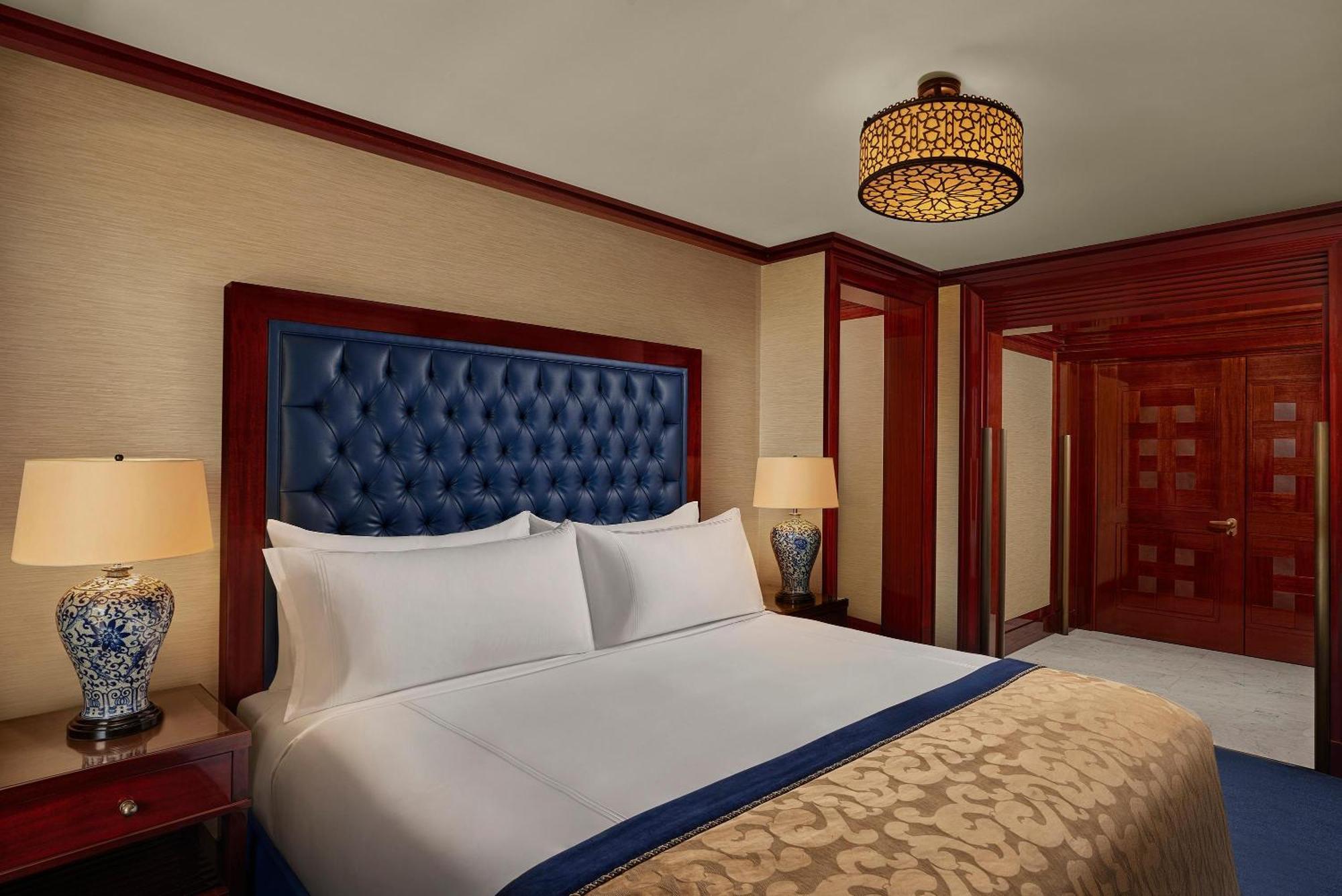 מלון Divan 5*